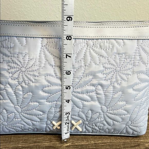 Betsey Johnson Sky Blue Daisy Quilted Cosmetic Bag 🩵 💄 - Picture 10 of 10